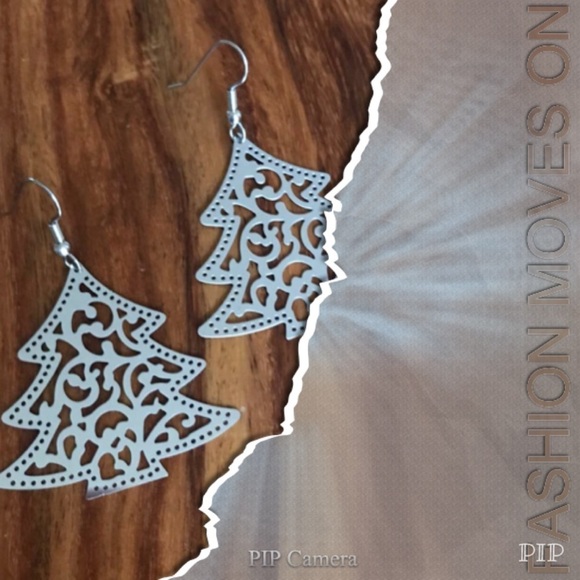 Laser Lace Christmas Tree Earrings - Picture 1 of 1